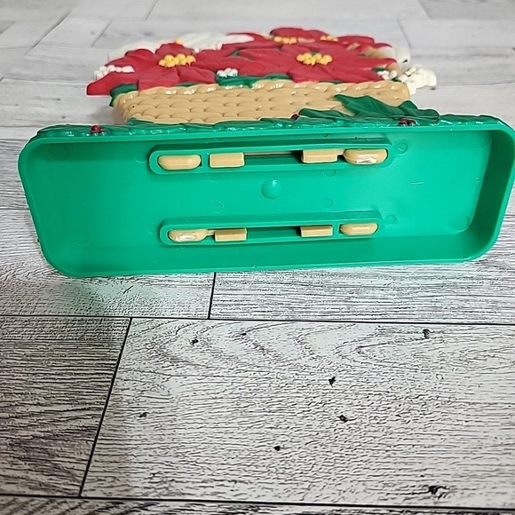 Vintage Avon Christmas Napkin Card Holder POINSETTIA Basket Shape Hard Plastic - Picture 6 of 6